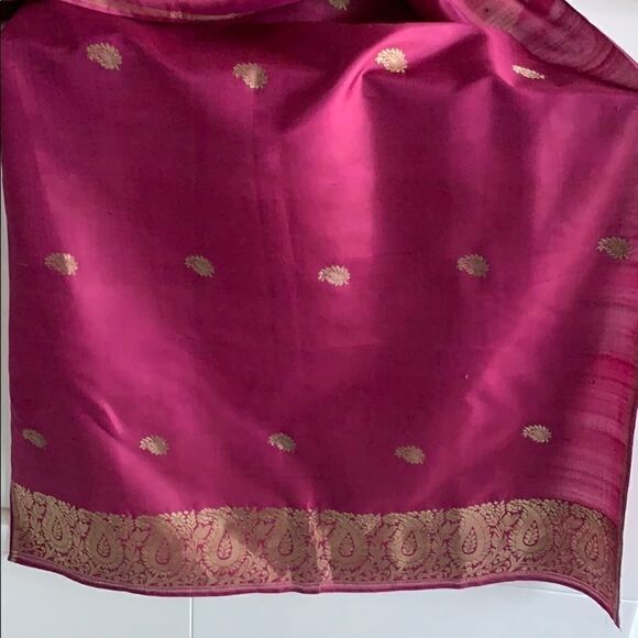 India gold embroidered purple silk shawl scarf - Picture 3 of 9